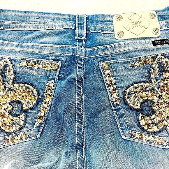 Miss Me Easy Crop Mid Rise Distressed Jeans 31x21.5 Bling Pockets EUC - Picture 6 of 13